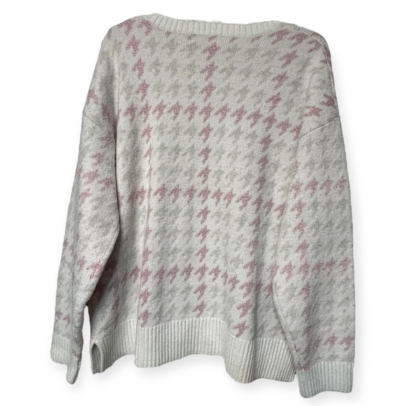525 Pink and White houndstooth Sweater - Picture 6 of 8